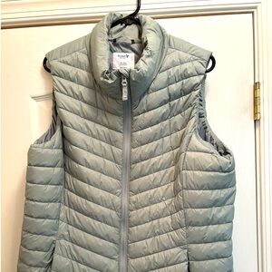 Women’s Old navy active puffer vest
